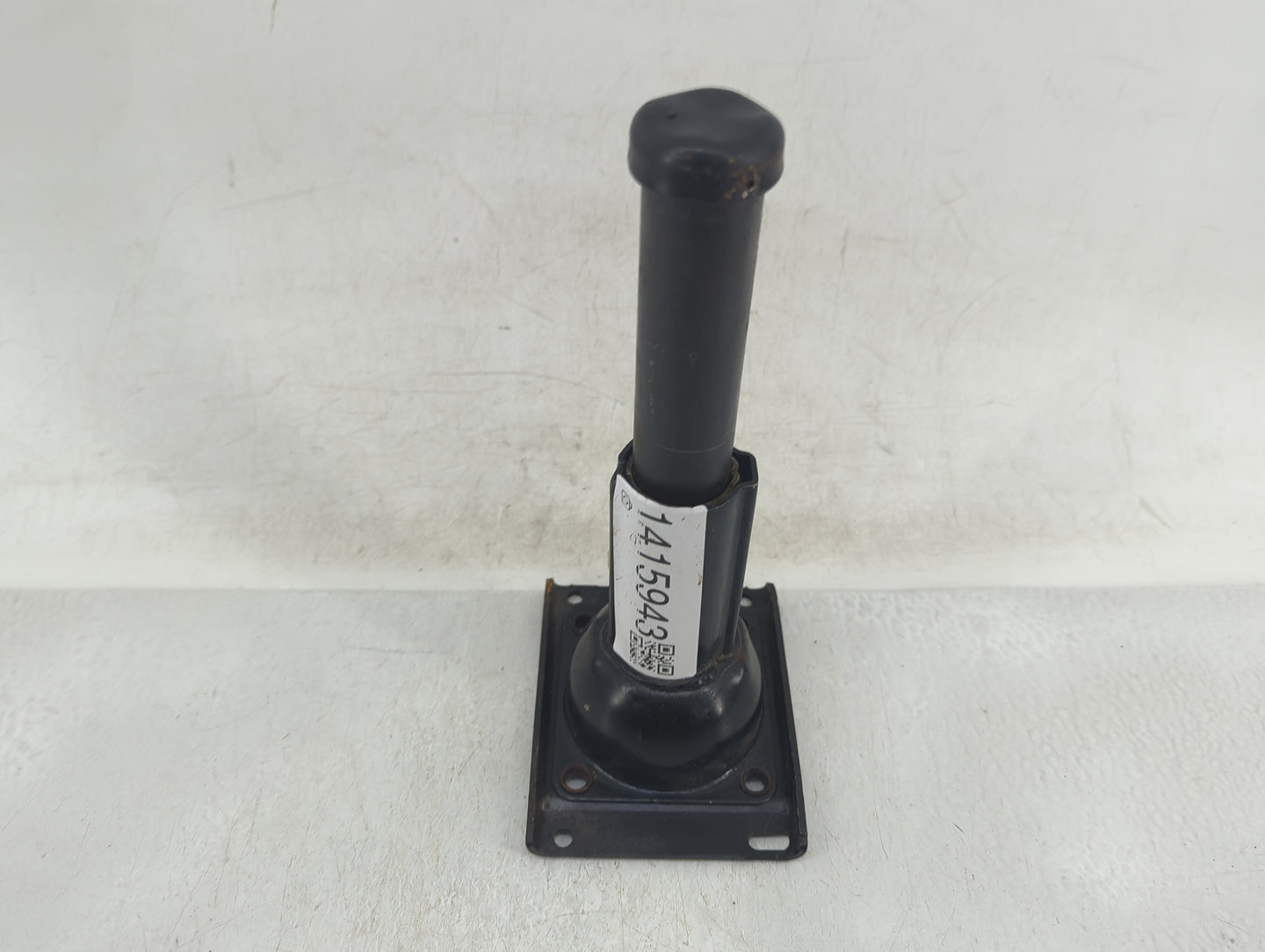2014 Chevrolet Tahoe Spare Scissor Car Jack 1415943 - Oemusedautoparts1.com