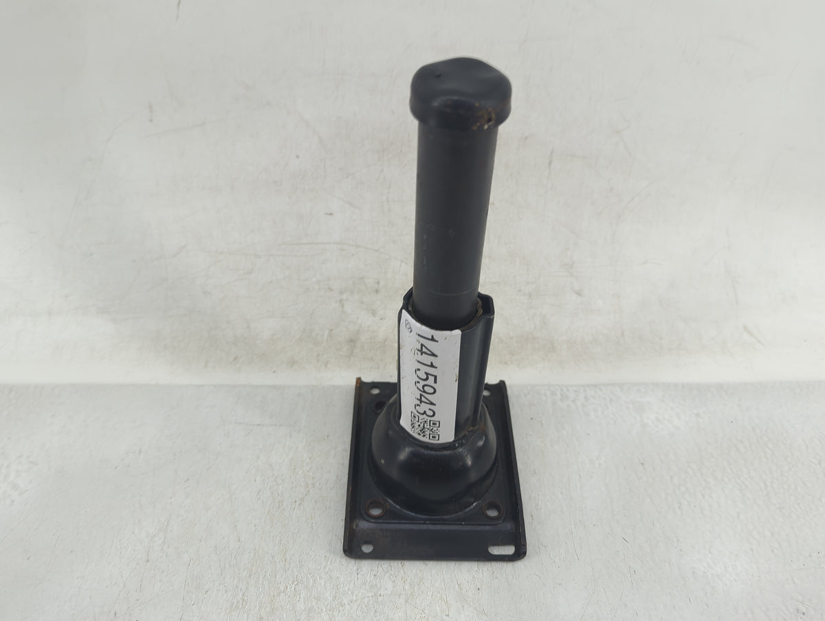 2014 Chevrolet Tahoe Spare Scissor Car Jack 1415943 - Oemusedautoparts1.com