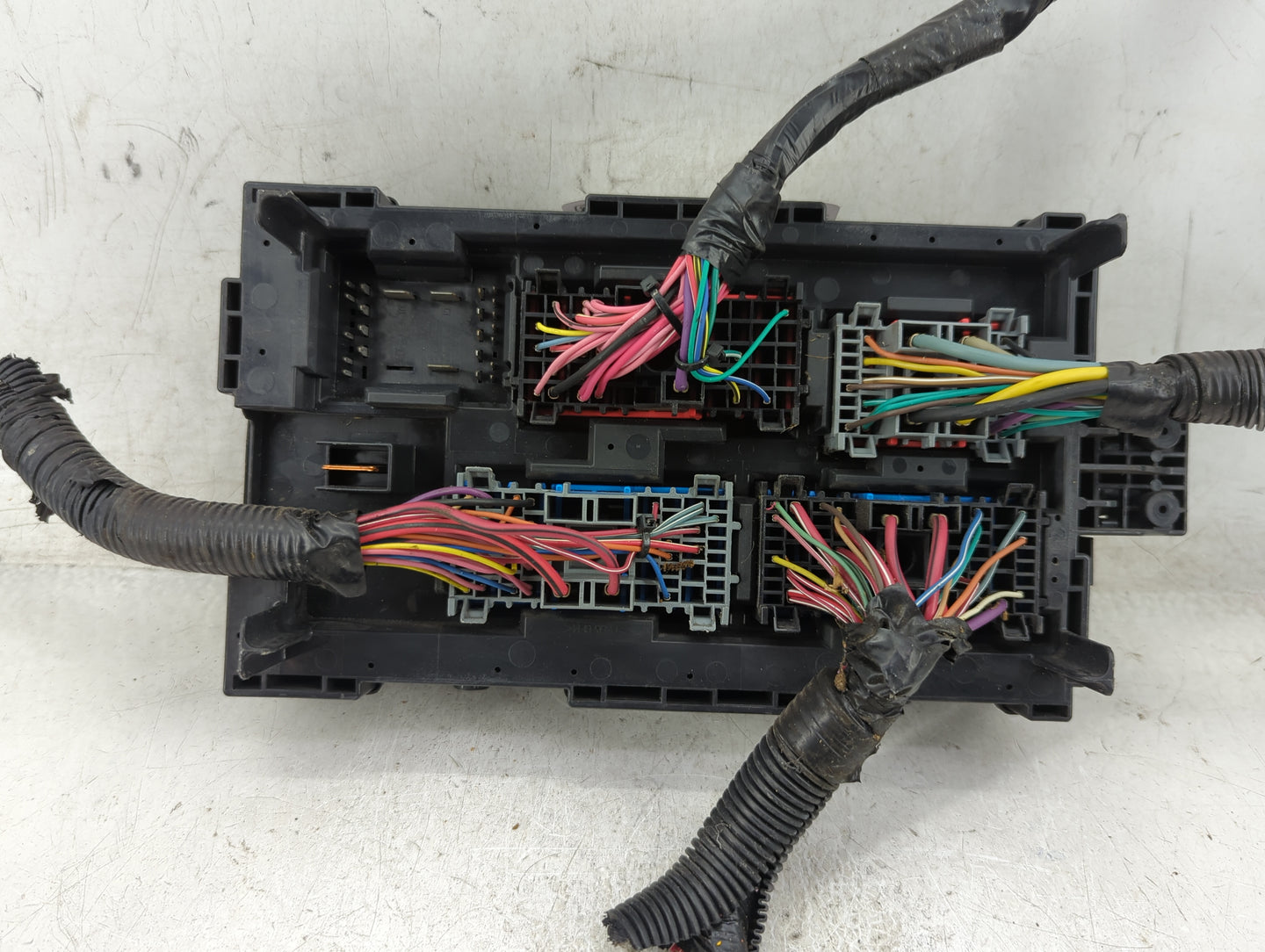 2010-2014 Chevrolet Tahoe Fusebox Fuse Box Panel Relay Module P/N:22798217 N1 Fits Fits 2010 2011 2012 2013 2014 OEM Used Au