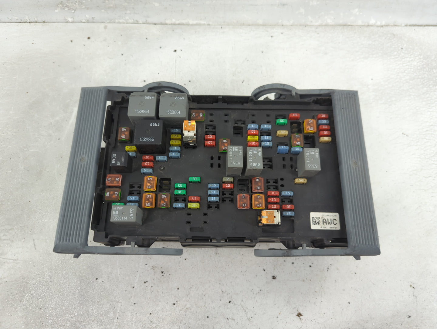 2010-2014 Chevrolet Tahoe Fusebox Fuse Box Panel Relay Module P/N:22798217 01 25905681-03 Fits Fits 2010 2011 2012 2013 2014