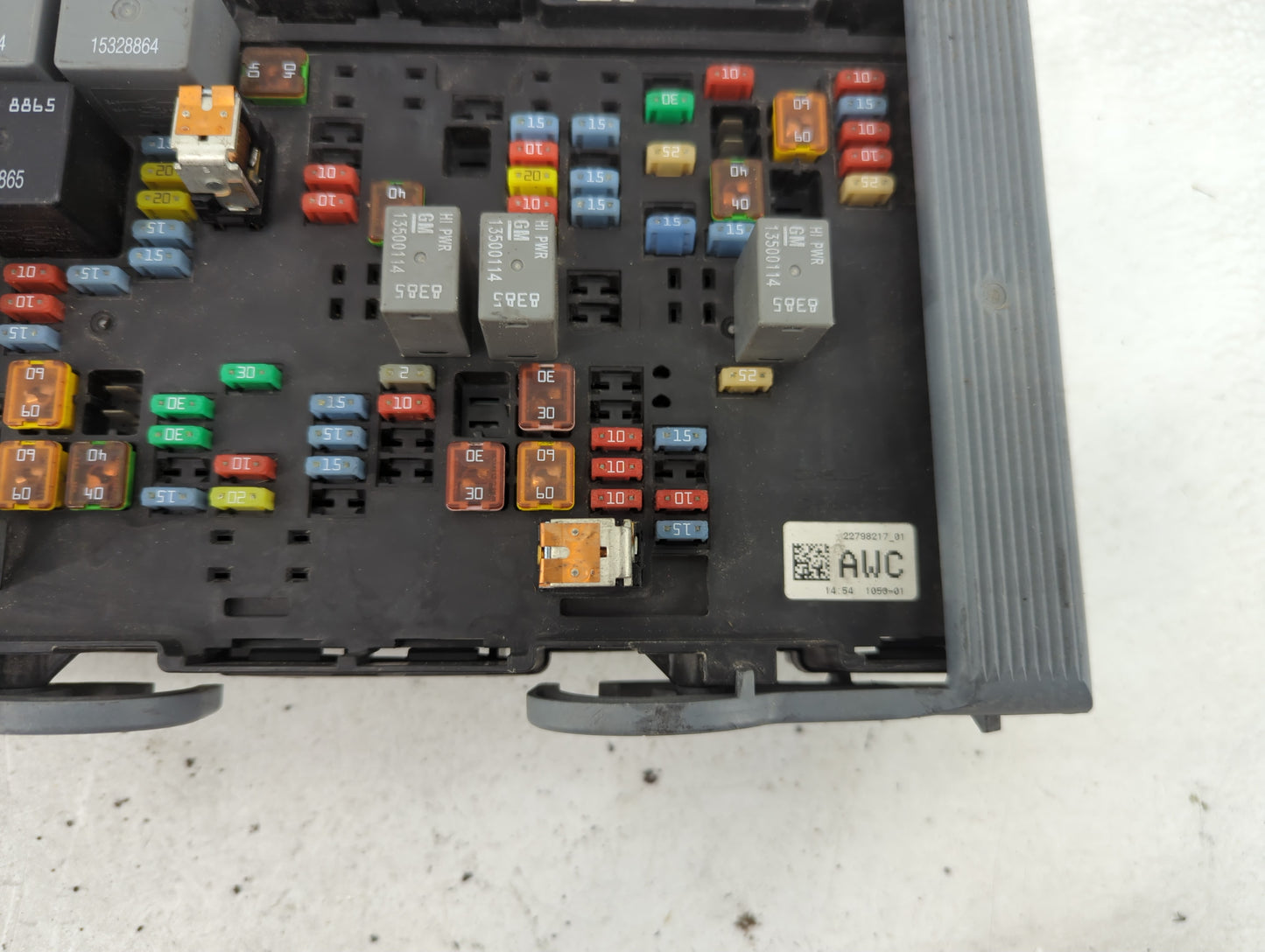 2010-2014 Chevrolet Tahoe Fusebox Fuse Box Panel Relay Module P/N:22798217 01 25905681-03 Fits Fits 2010 2011 2012 2013 2014