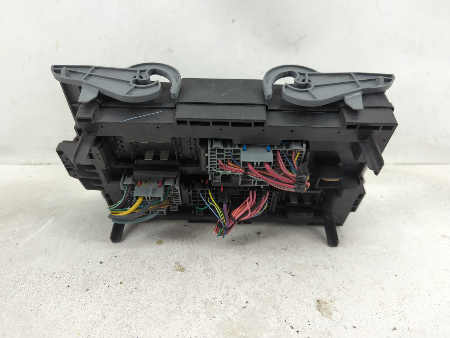 2010-2014 Chevrolet Tahoe Fusebox Fuse Box Panel Relay Module P/N:22798217 01 25905681-03 Fits Fits 2010 2011 2012 2013 2014