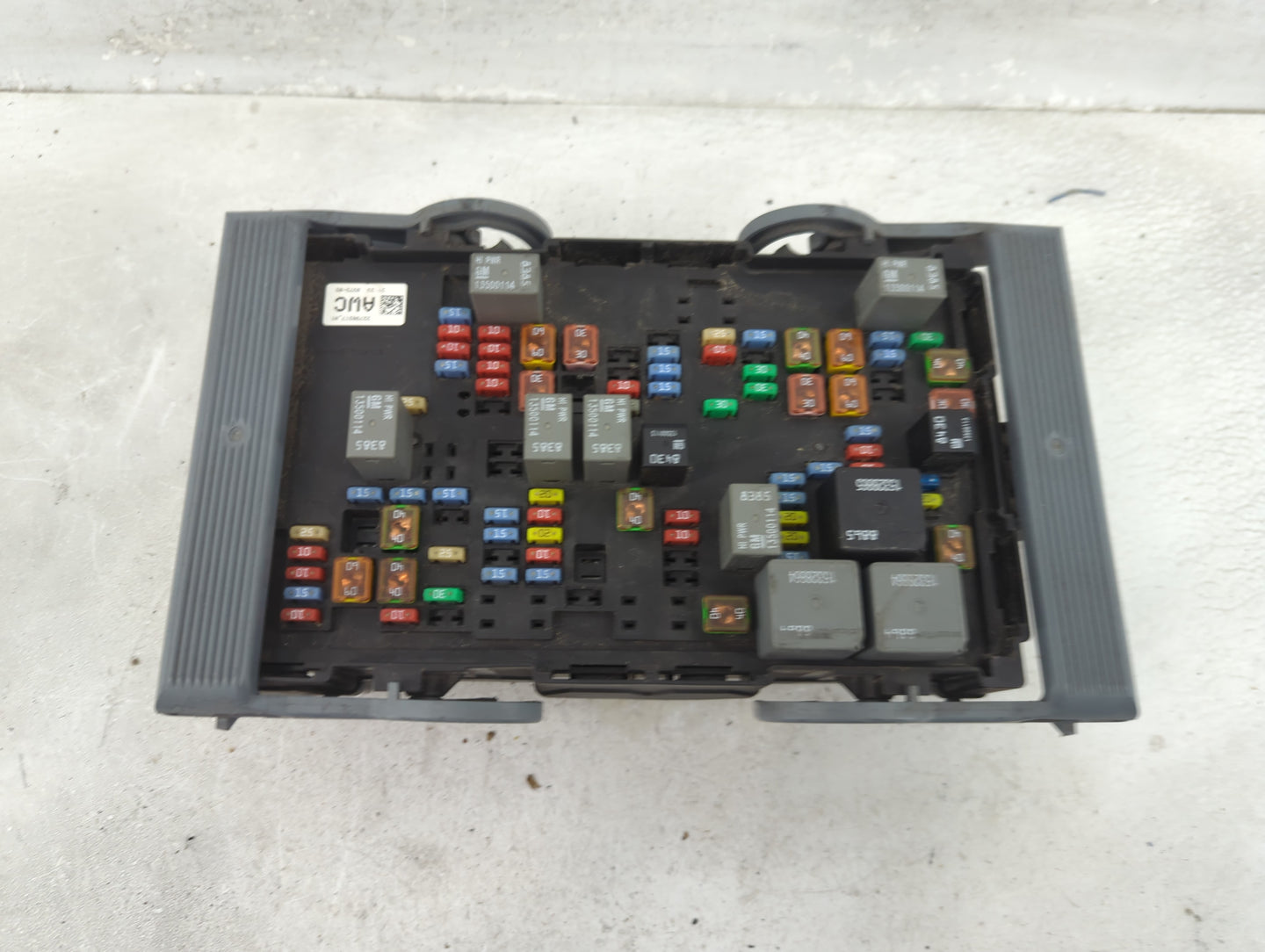 2010-2014 Chevrolet Tahoe Fusebox Fuse Box Panel Relay Module P/N:22798217 Fits Fits 2010 2011 2012 2013 2014 OEM Used Auto 