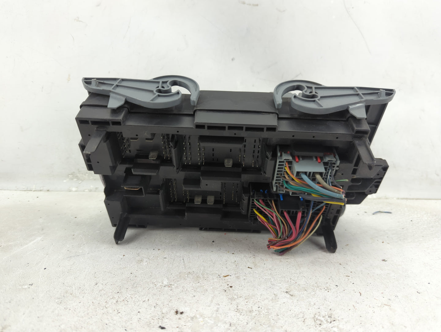 2010-2014 Chevrolet Tahoe Fusebox Fuse Box Panel Relay Module P/N:22798217 Fits Fits 2010 2011 2012 2013 2014 OEM Used Auto 