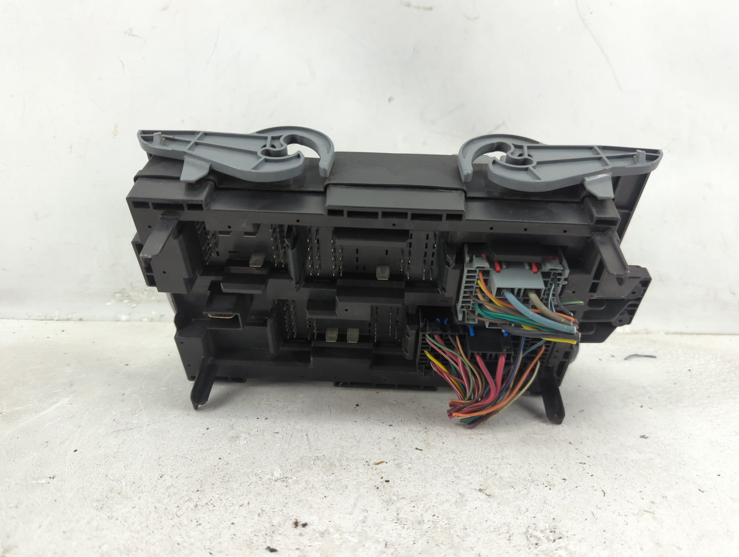 2010-2014 Chevrolet Tahoe Fusebox Fuse Box Panel Relay Module P/N:22798217 Fits Fits 2010 2011 2012 2013 2014 OEM Used Auto 
