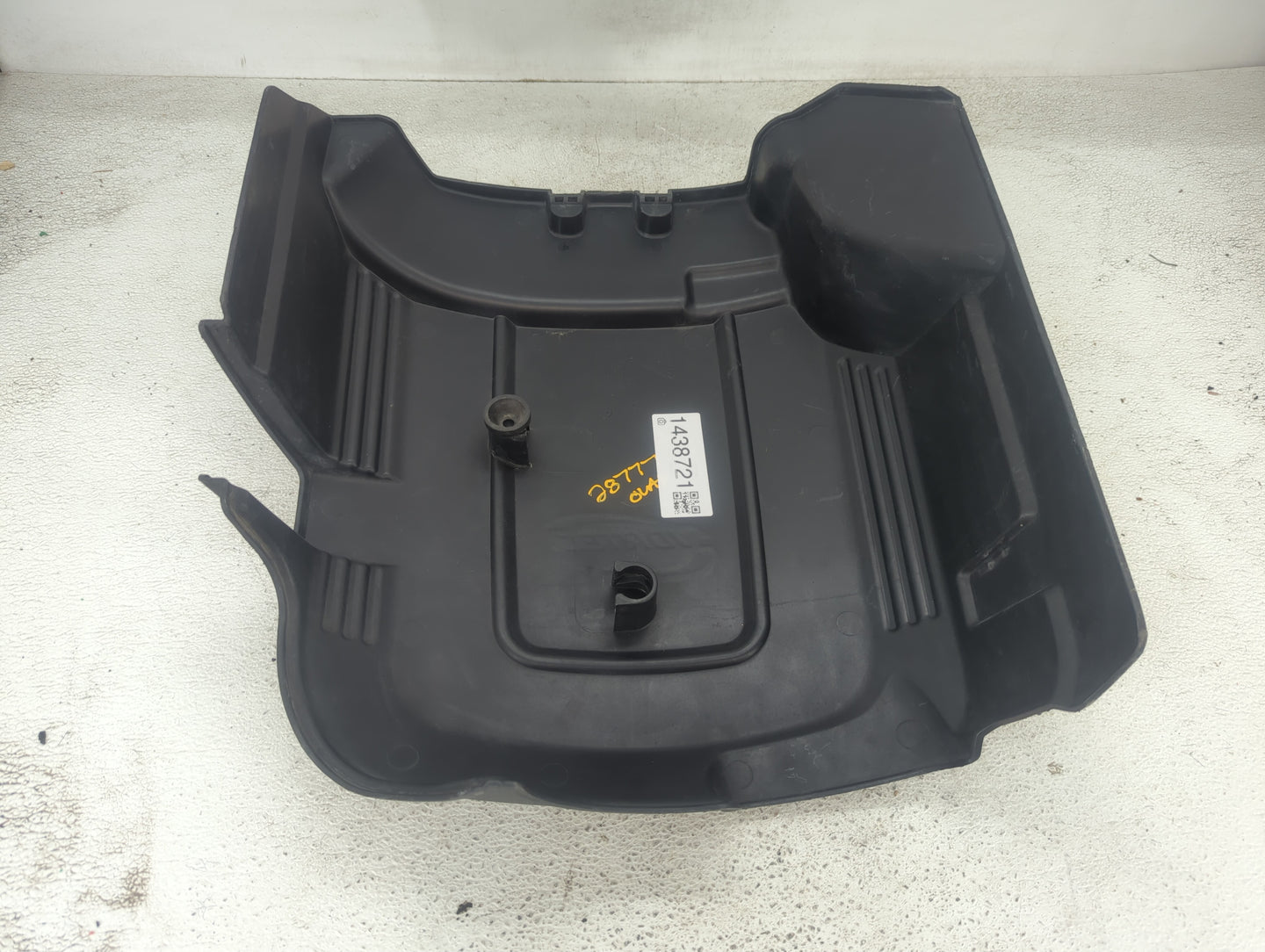 2014 Chevrolet Tahoe Engine Cover - Oemusedautoparts1.com