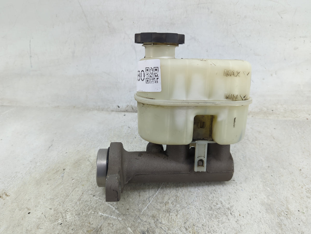 2009-2014 Chevrolet Tahoe Brake Master Cylinder 1496580 - Oemusedautoparts1.com