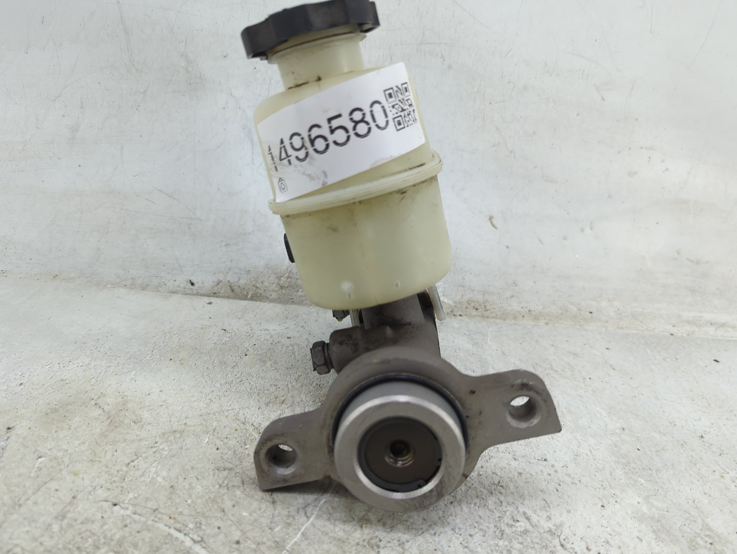 2009-2014 Chevrolet Tahoe Brake Master Cylinder 1496580 - Oemusedautoparts1.com