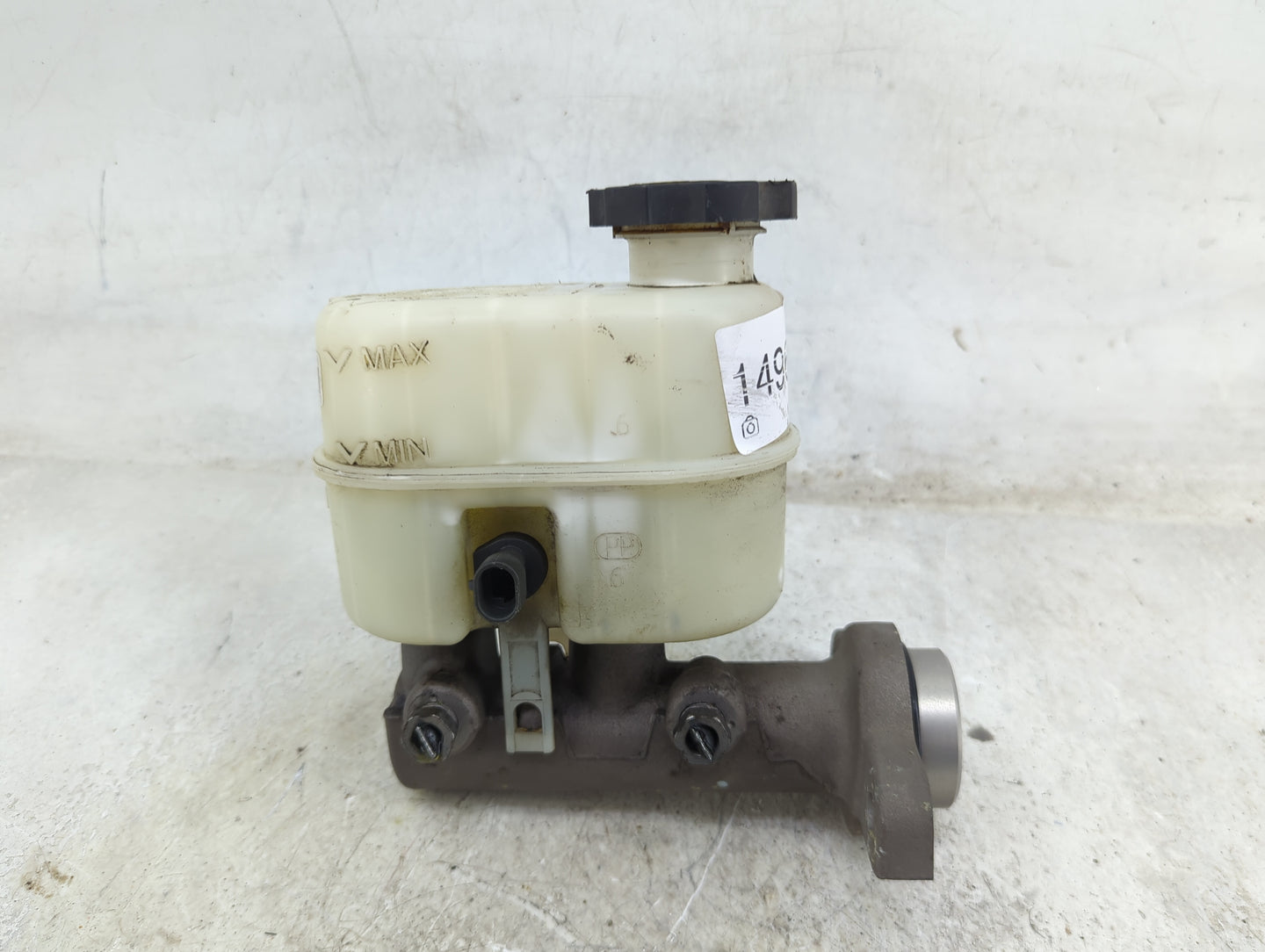 2009-2014 Chevrolet Tahoe Brake Master Cylinder 1496580 - Oemusedautoparts1.com