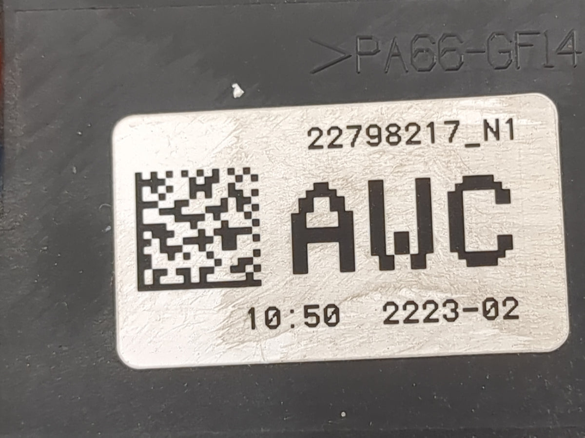 2010-2014 Chevrolet Tahoe Fusebox Fuse Box Panel Relay Module P/N:22798217 Fits Fits 2010 2011 2012 2013 2014 OEM Used Auto 