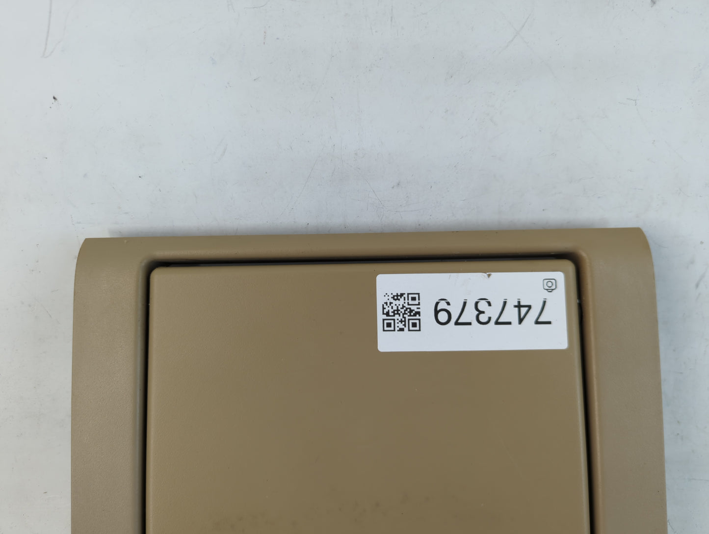 2012-2014 Chevrolet Tahoe Overhead Roof Console 747379 - Oemusedautoparts1.com