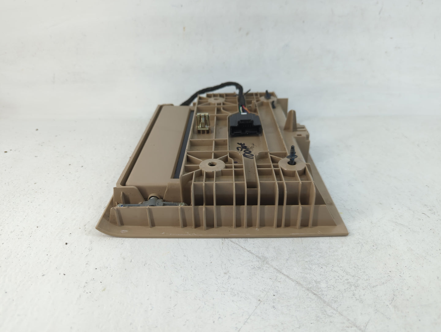 2012-2014 Chevrolet Tahoe Overhead Roof Console 747379 - Oemusedautoparts1.com