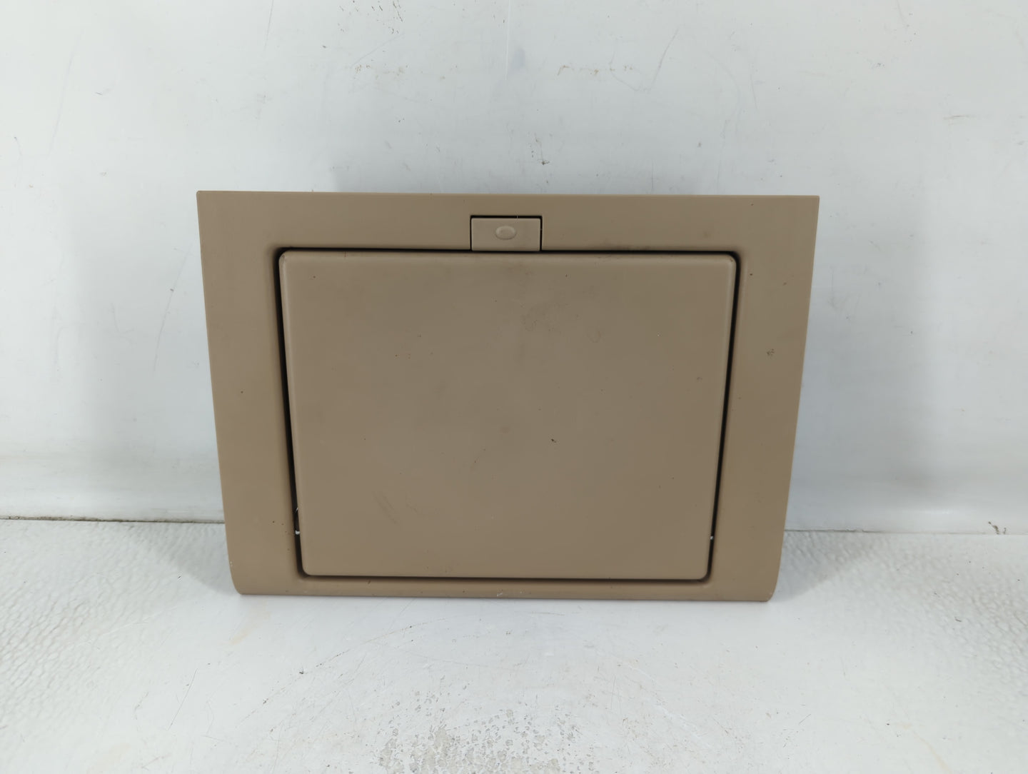 2012-2014 Chevrolet Tahoe Overhead Roof Console 797556 - Oemusedautoparts1.com