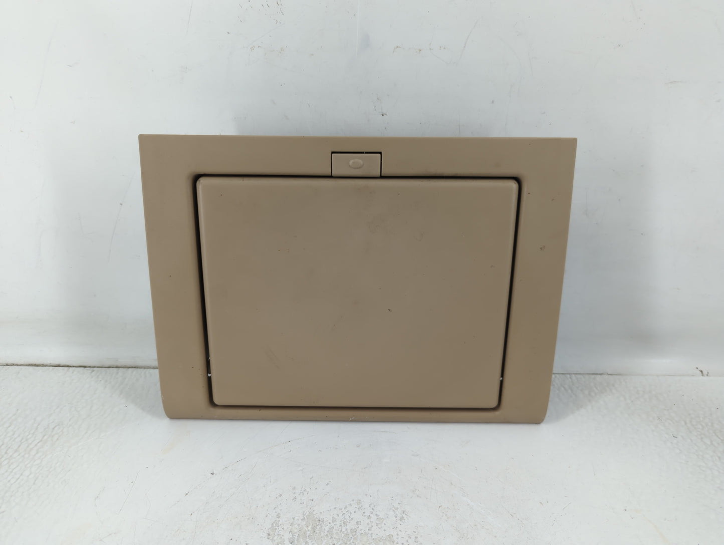 2012-2014 Chevrolet Tahoe Overhead Roof Console 797556 - Oemusedautoparts1.com