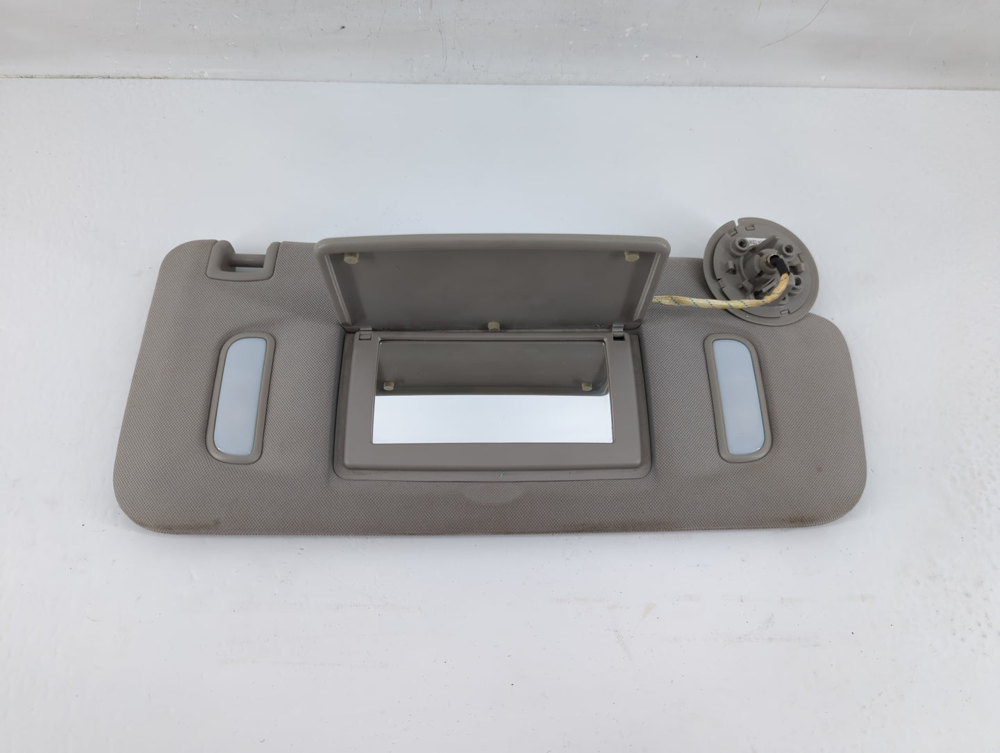 2014 Chevrolet Traverse Sun Visor Shade Replacement Passenger Right Mirror Fits OEM Used Auto Parts - Oemusedautoparts1.com