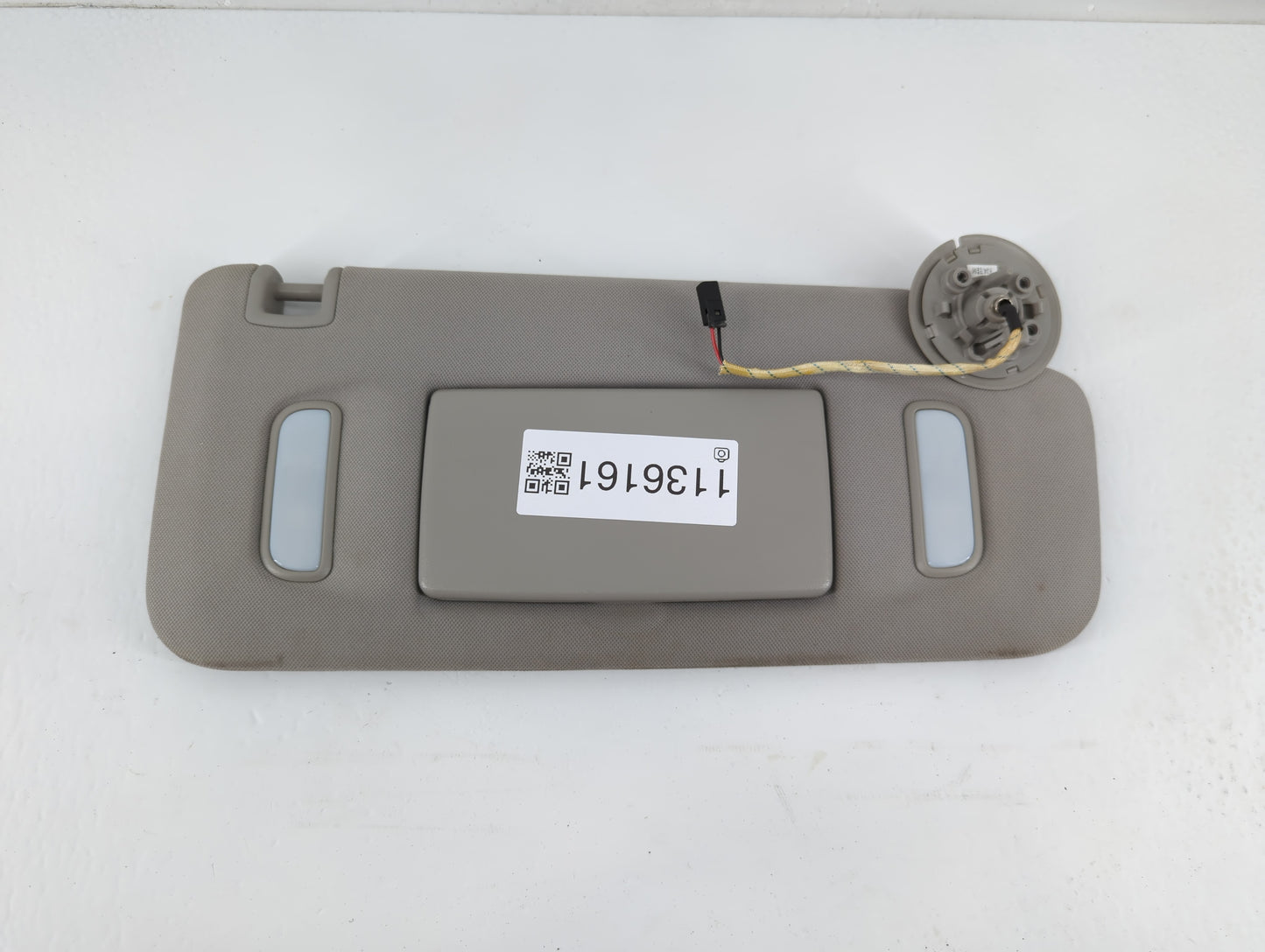 2014 Chevrolet Traverse Sun Visor Shade Replacement Passenger Right Mirror Fits OEM Used Auto Parts - Oemusedautoparts1.com