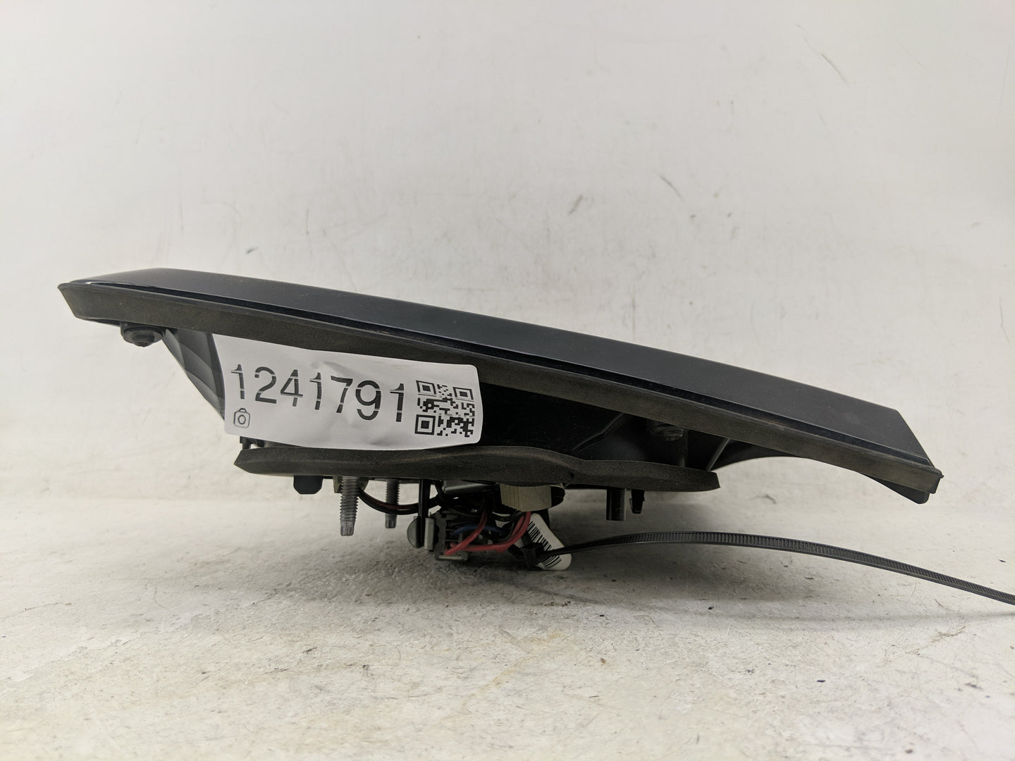 2013-2017 Chevrolet Traverse Tail Light Assembly Driver Left OEM P/N:20956907 Fits Fits 2013 2014 2015 2016 2017 OEM Used Au