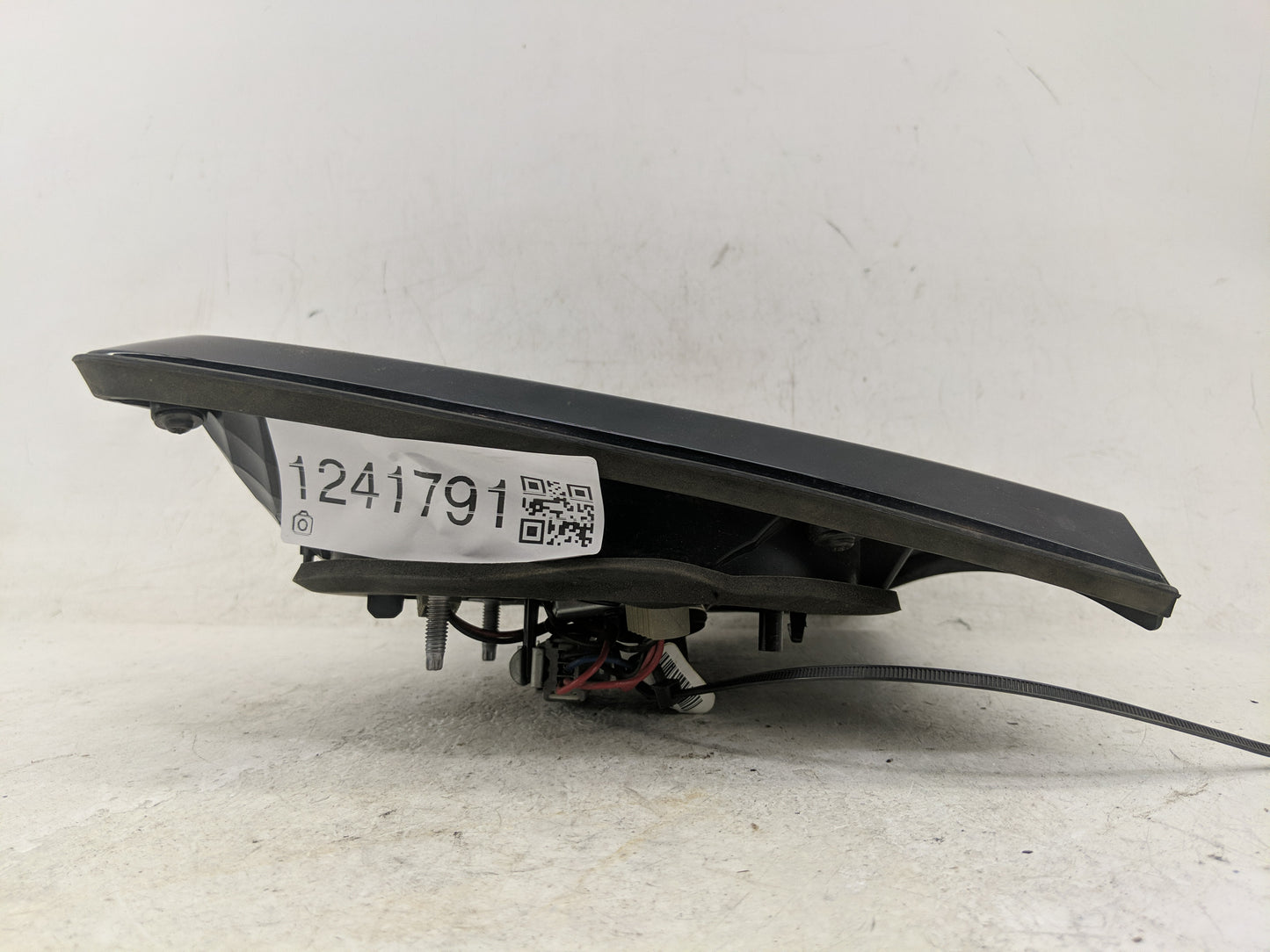 2013-2017 Chevrolet Traverse Tail Light Assembly Driver Left OEM P/N:20956907 Fits Fits 2013 2014 2015 2016 2017 OEM Used Au