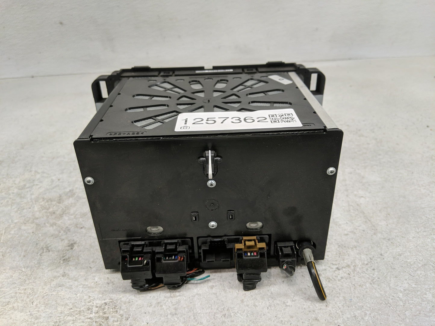 2013-2014 Chevrolet Traverse Radio AM FM Cd Player Receiver Replacement P/N:23441389 Fits Fits 2013 2014 OEM Used Auto Parts