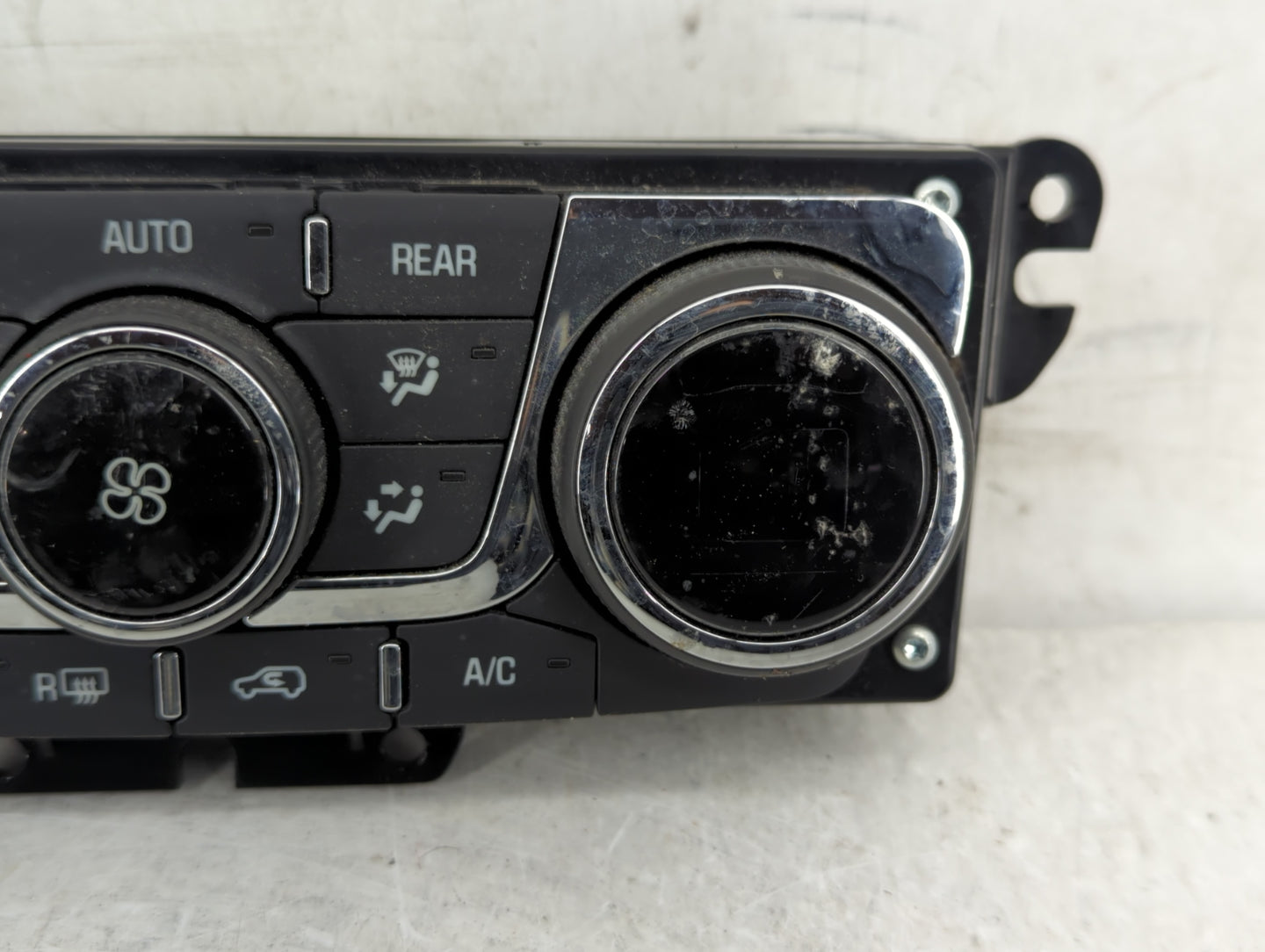 2009-2017 Chevrolet Traverse Climate Control Module Temperature AC/Heater Replacement P/N:147589501 23140660 Fits OEM Used A