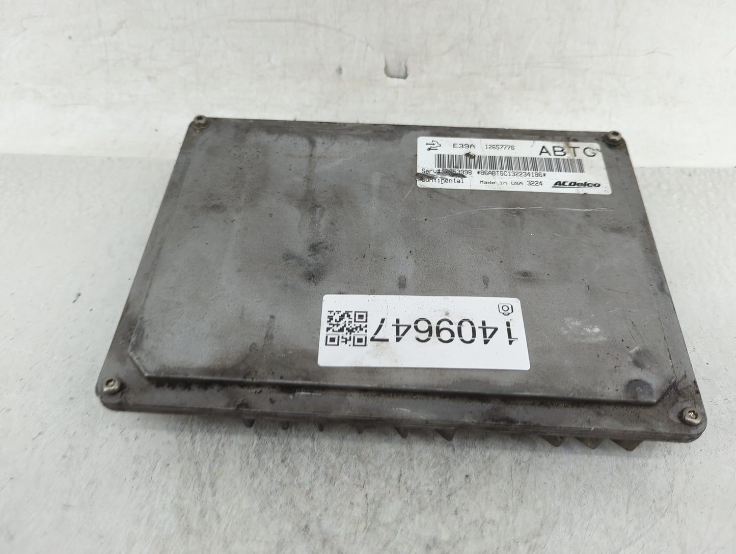 2013-2017 Chevrolet Traverse Alternator Replacement Generator Charging Assembly Engine OEM P/N:12657776 Fits OEM Used Auto P