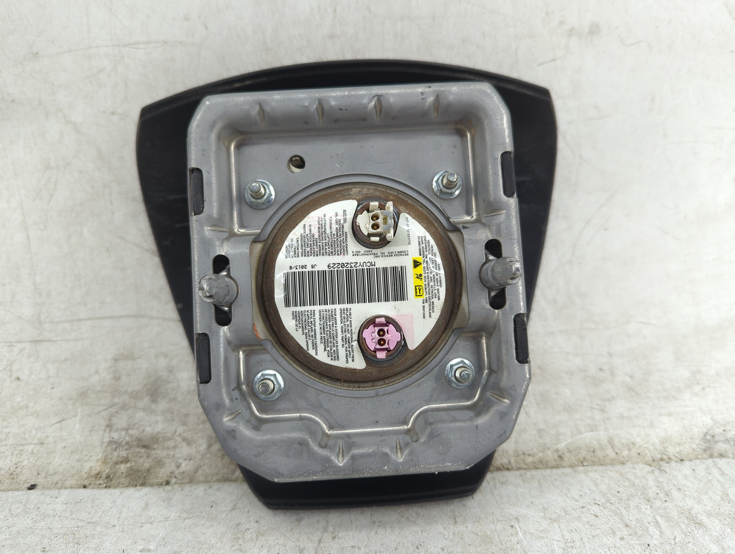 2014 Chevrolet Traverse Air Bag Driver Left Steering Wheel Mounted Black - Oemusedautoparts1.com