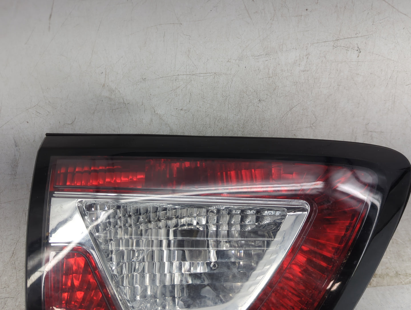 2013 Chevrolet Traverse Driver Left Side Deck Lid Mounted Tail Light 1463405 - Oemusedautoparts1.com
