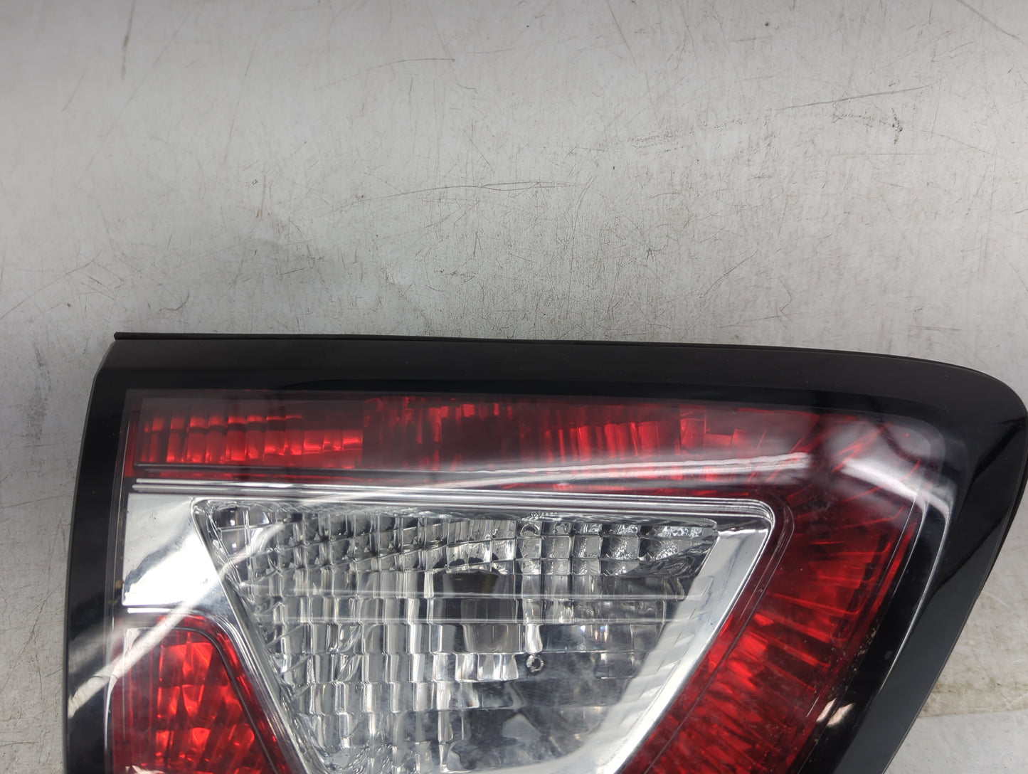 2013 Chevrolet Traverse Driver Left Side Deck Lid Mounted Tail Light 1463405 - Oemusedautoparts1.com