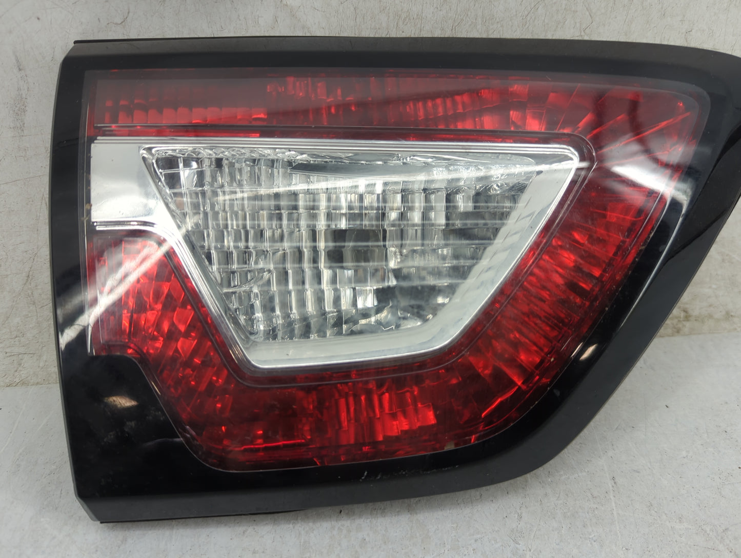 2013 Chevrolet Traverse Driver Left Side Deck Lid Mounted Tail Light 1463405 - Oemusedautoparts1.com