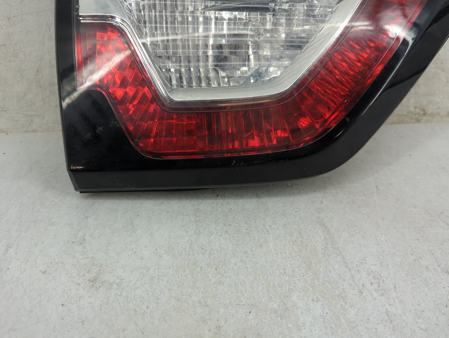 2013 Chevrolet Traverse Driver Left Side Deck Lid Mounted Tail Light 1463405 - Oemusedautoparts1.com