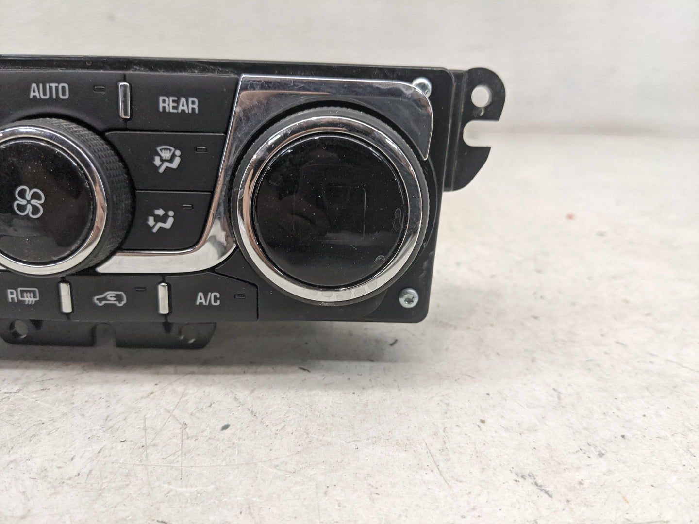 2013-2017 Chevrolet Traverse Climate Control Module Temperature AC/Heater Replacement P/N:23140660 3239800000000X Fits OEM U