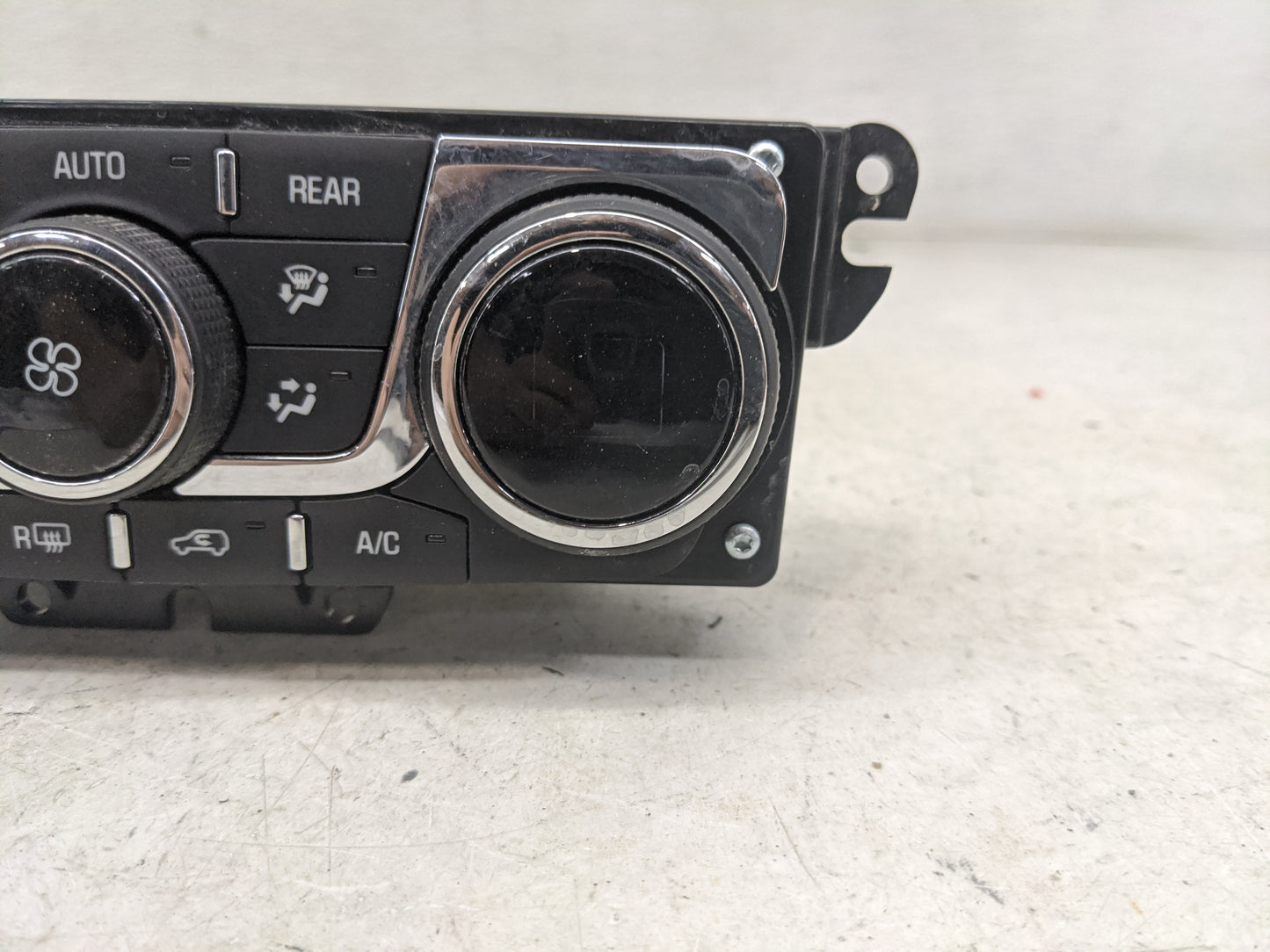 2013-2017 Chevrolet Traverse Climate Control Module Temperature AC/Heater Replacement P/N:23140660 3239800000000X Fits OEM U