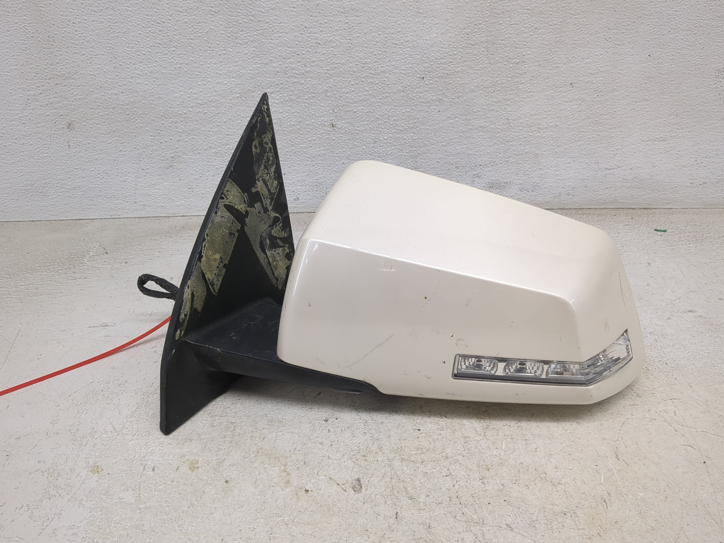 2014 Chevrolet Traverse Driver Side View Mirror - Left Door Mirror OEM Used - Oemusedautoparts1.com