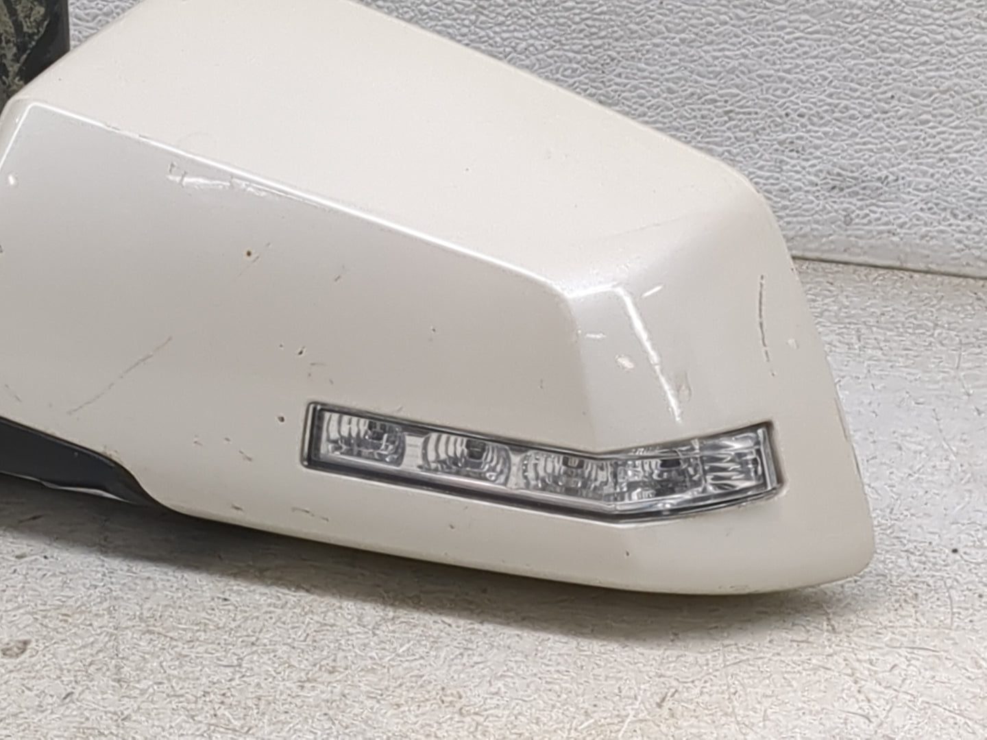 2014 Chevrolet Traverse Driver Side View Mirror - Left Door Mirror OEM Used - Oemusedautoparts1.com
