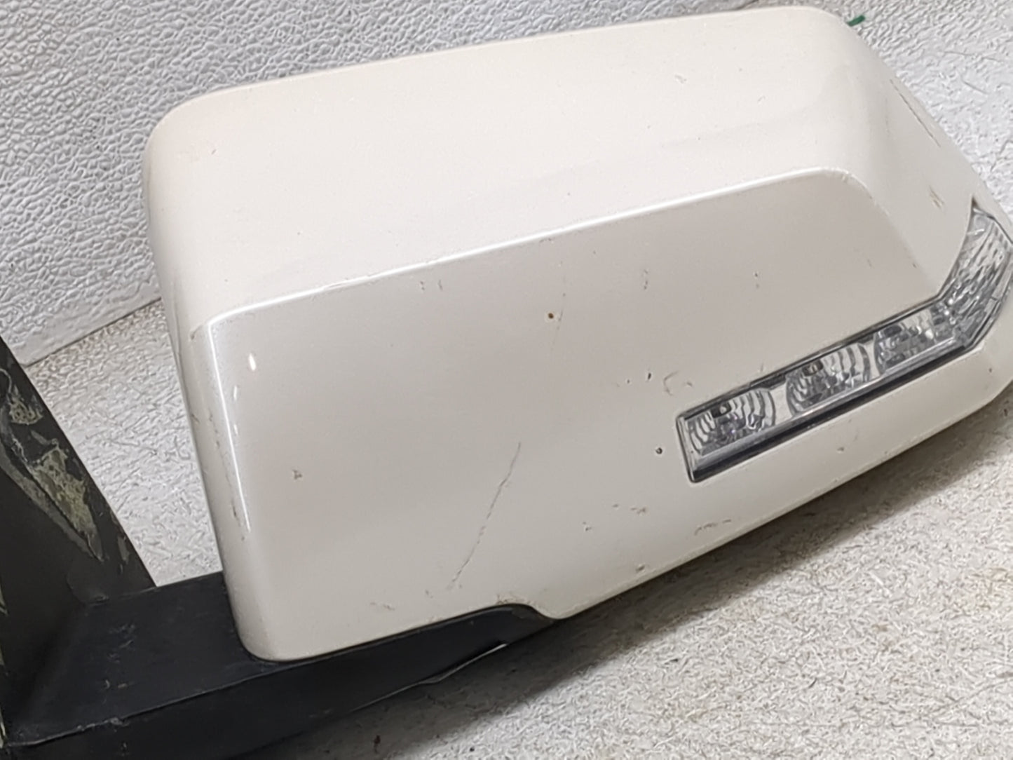 2014 Chevrolet Traverse Driver Side View Mirror - Left Door Mirror OEM Used - Oemusedautoparts1.com
