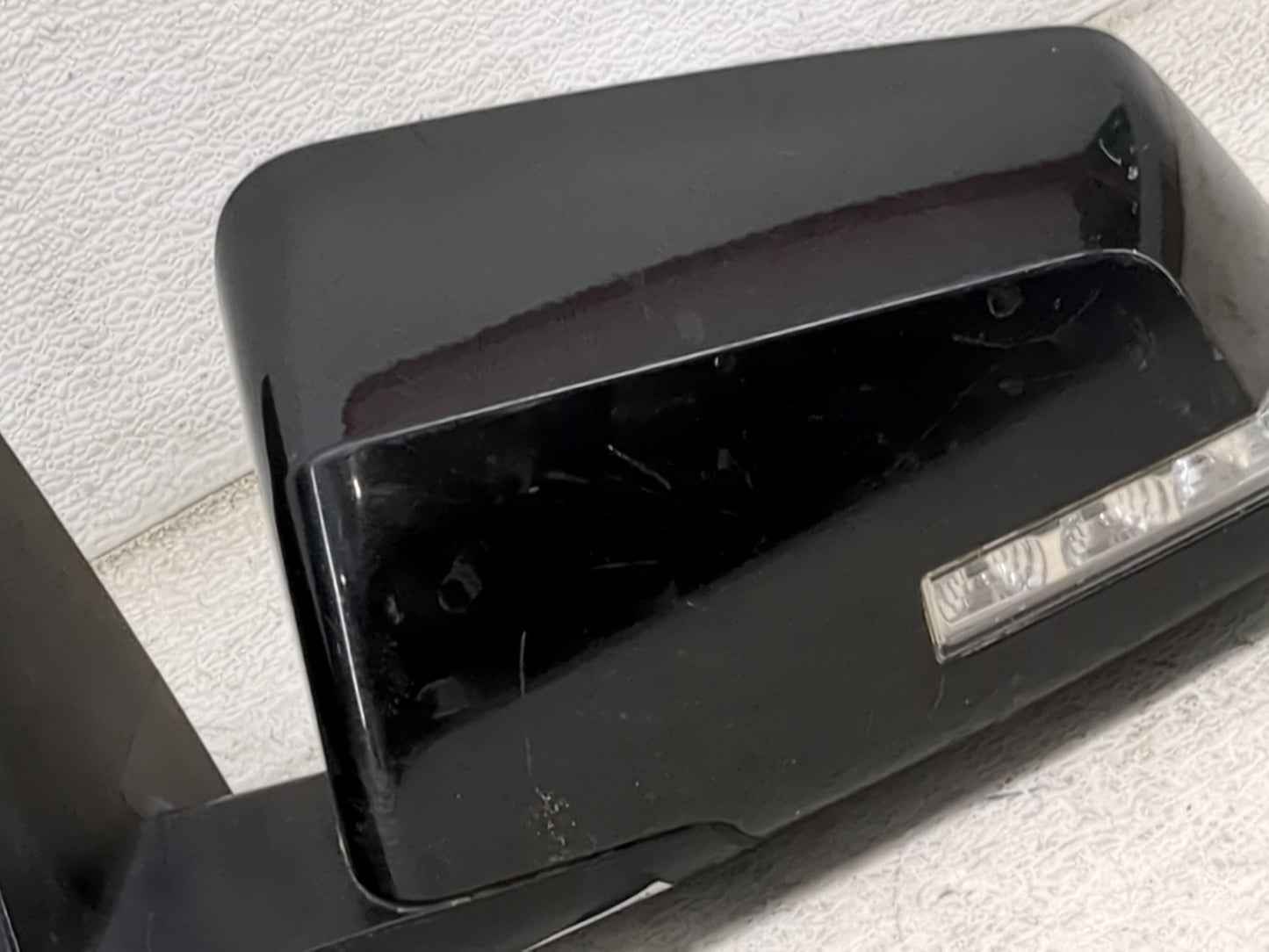 2014 Chevrolet Traverse Driver Side View Mirror - Left Door Mirror OEM Used - Oemusedautoparts1.com