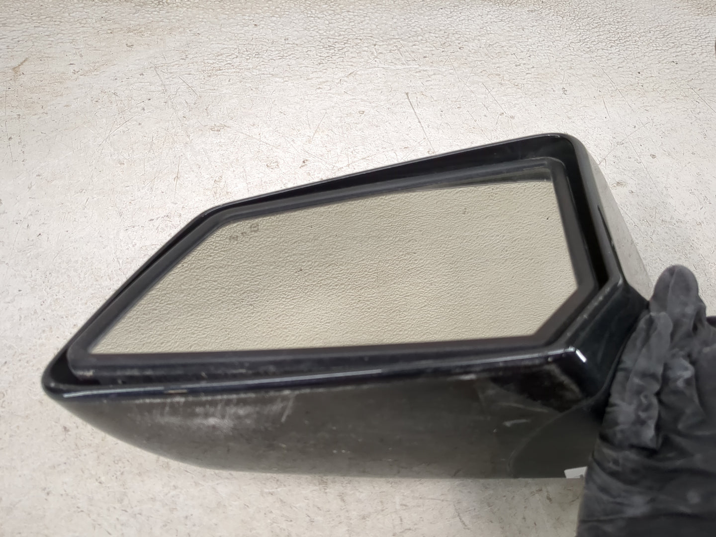 2014 Chevrolet Traverse Driver Side View Mirror - Left Door Mirror OEM Used - Oemusedautoparts1.com