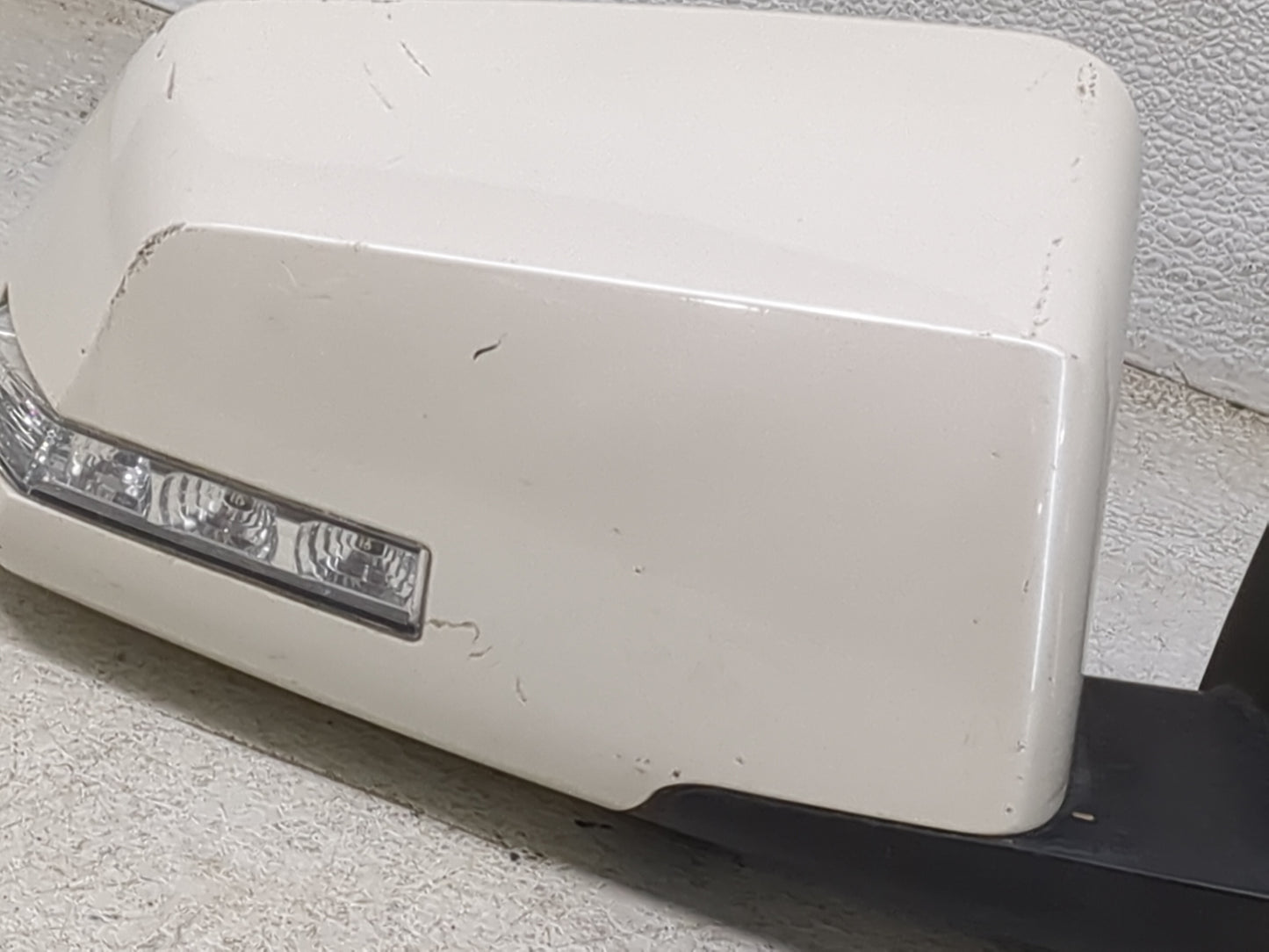 2014 Chevrolet Traverse Passenger Side View Mirror - Right Door Mirror OEM Used - Oemusedautoparts1.com