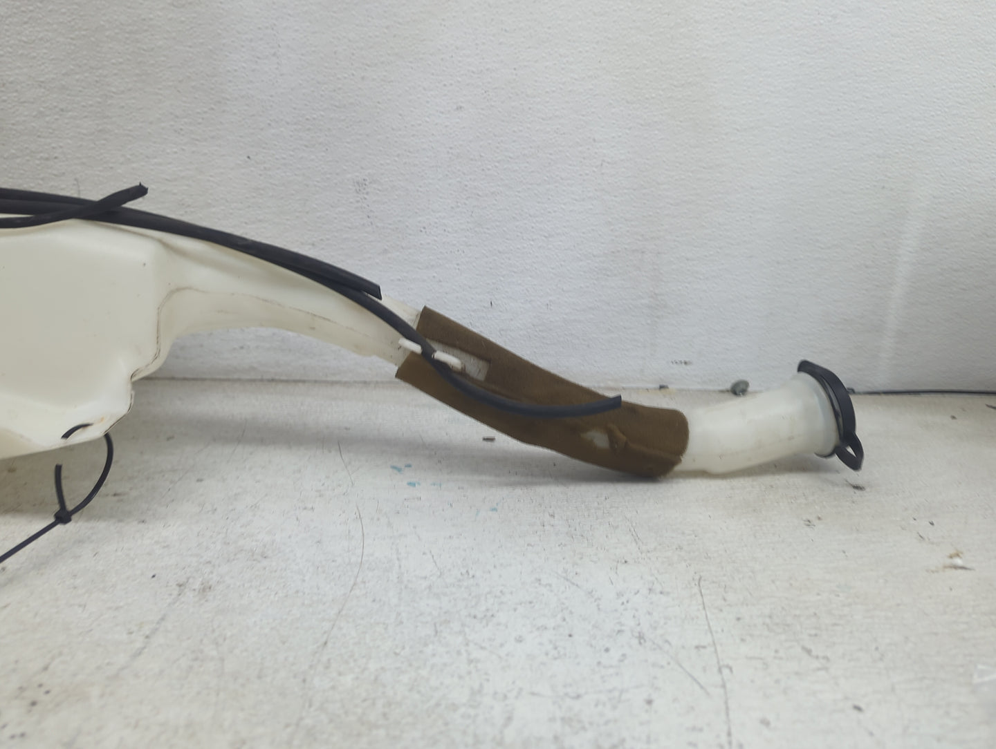 Chevrolet Traverse Windshield Washer Fluid Reservoir Bottle Oem 1474145 - Oemusedautoparts1.com