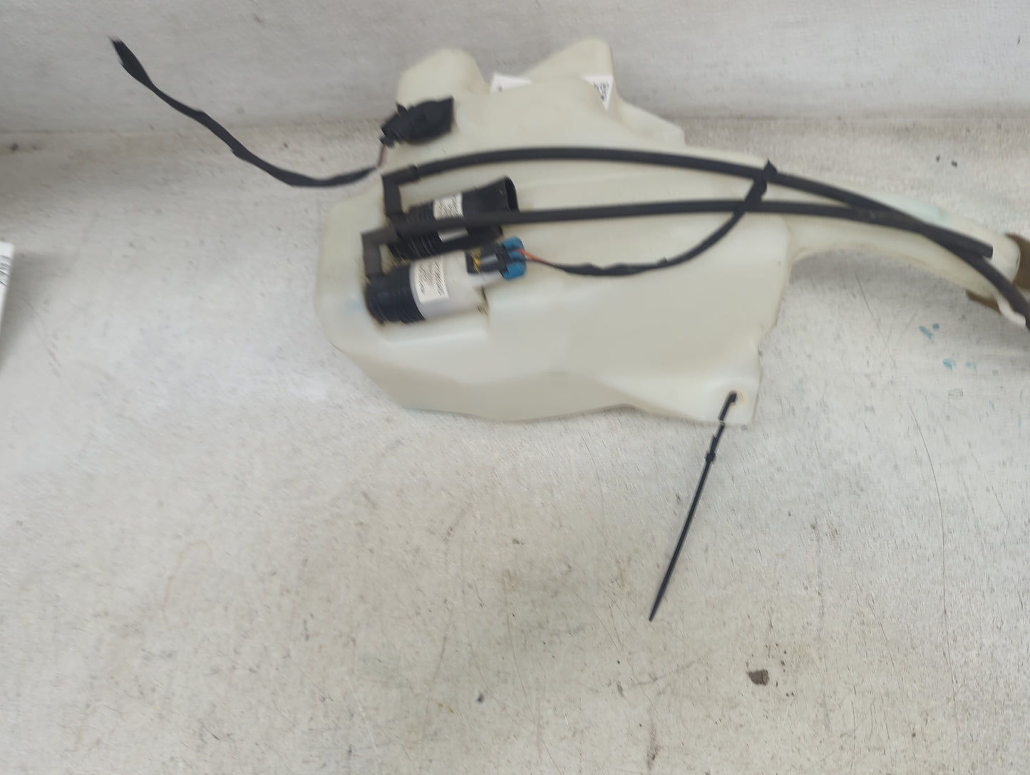 2014 Chevrolet Traverse Windshield Washer Fluid Reservoir Bottle Oem - Oemusedautoparts1.com