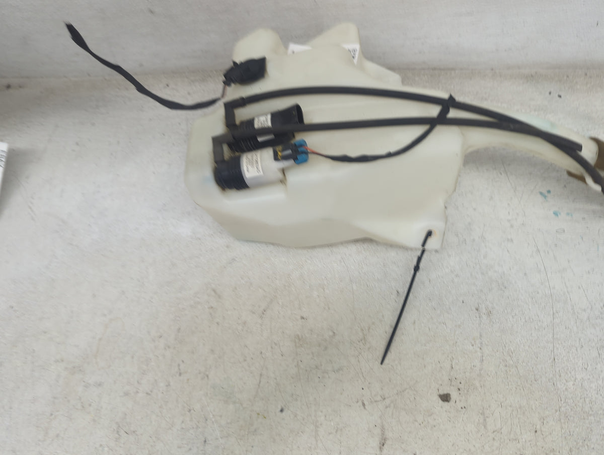 Chevrolet Traverse Windshield Washer Fluid Reservoir Bottle Oem 1474145 - Oemusedautoparts1.com
