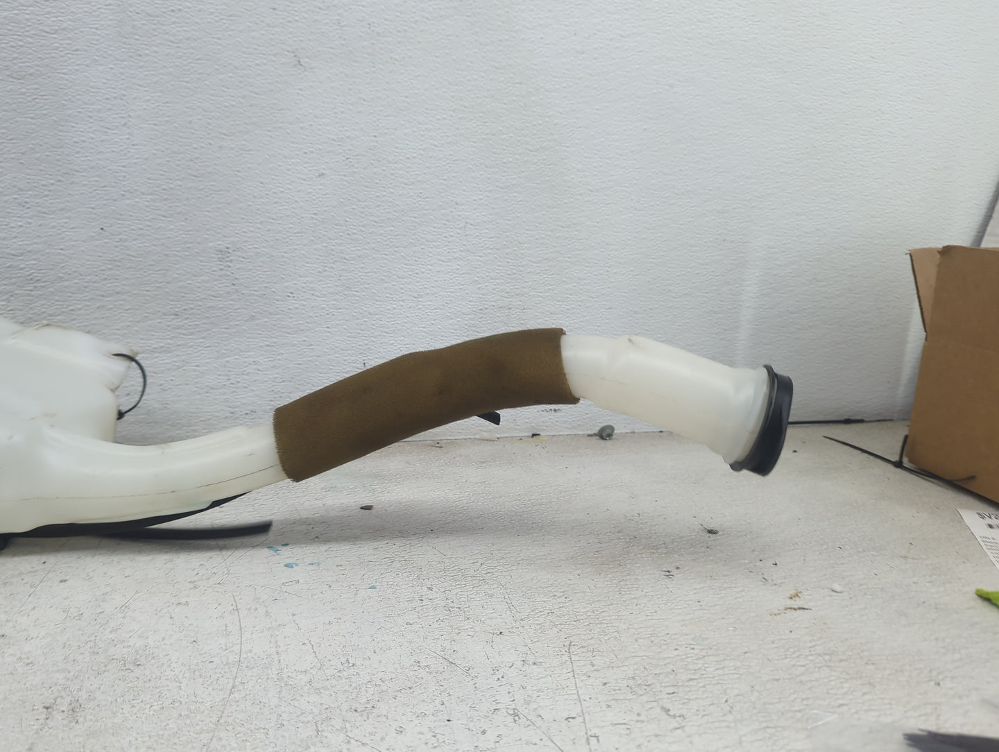 2014 Chevrolet Traverse Windshield Washer Fluid Reservoir Bottle Oem - Oemusedautoparts1.com