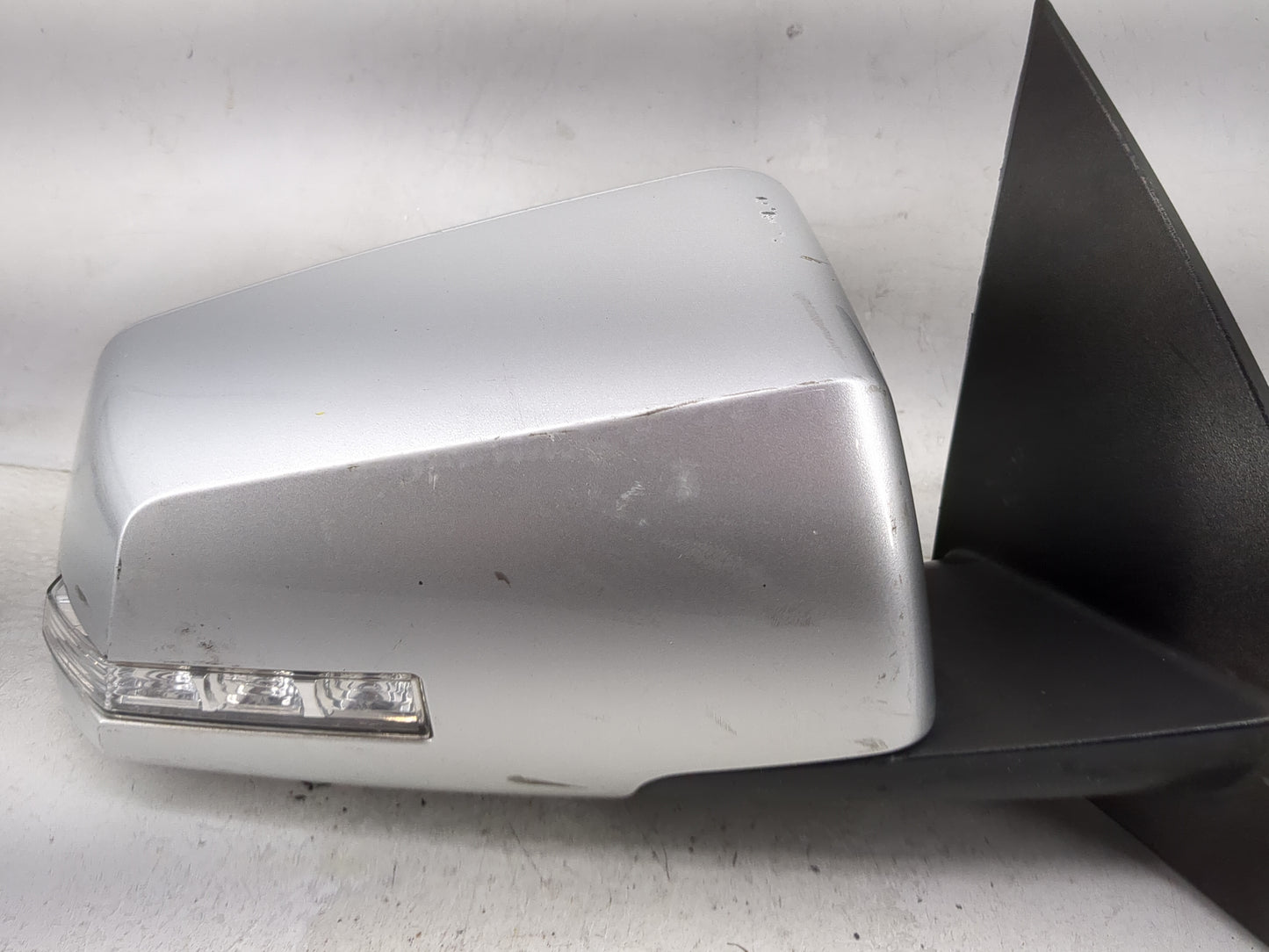 2014 Chevrolet Traverse Passenger Side View Mirror - Right Door Mirror OEM Used - Oemusedautoparts1.com