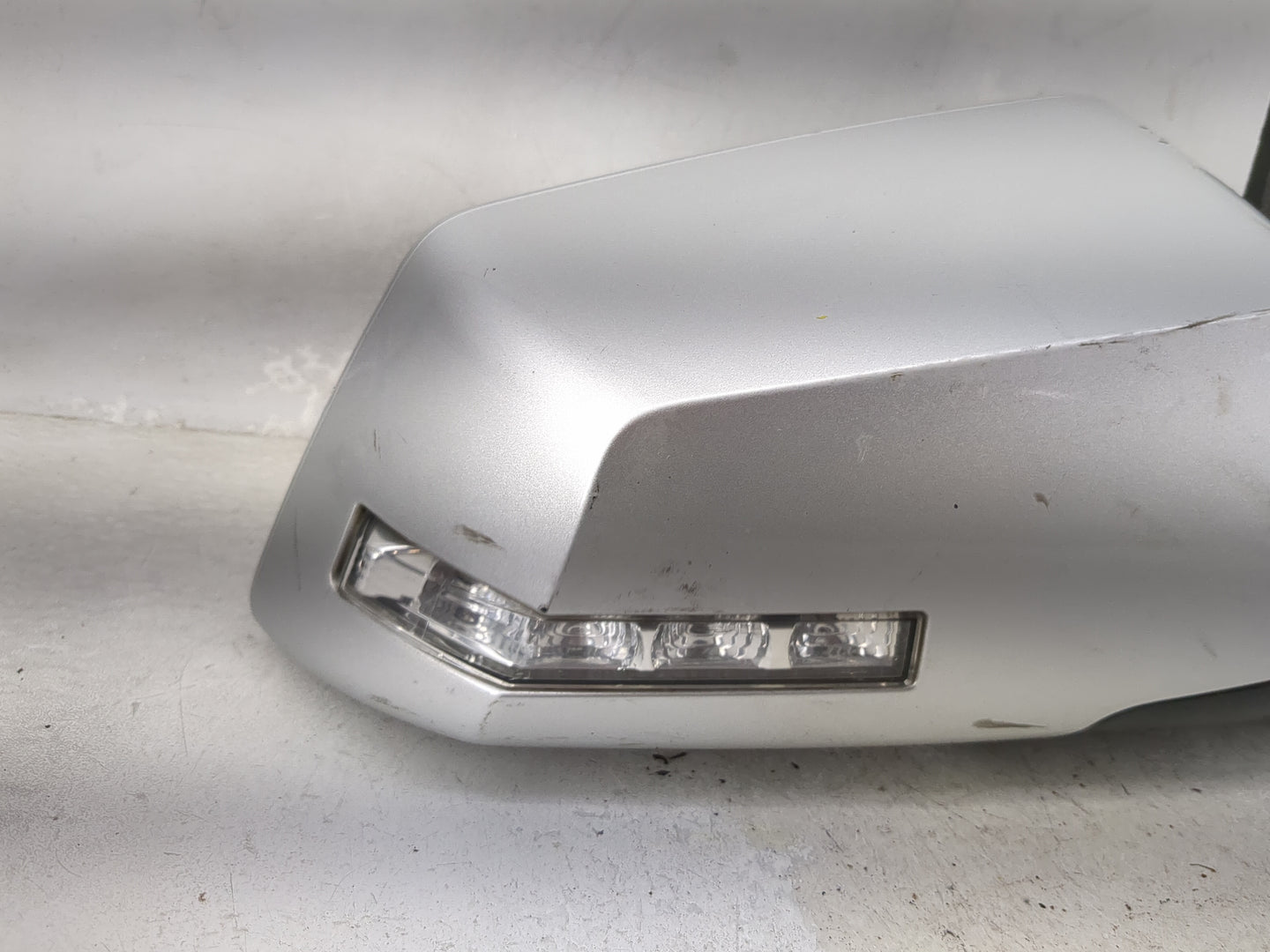 2014 Chevrolet Traverse Passenger Side View Mirror - Right Door Mirror OEM Used - Oemusedautoparts1.com