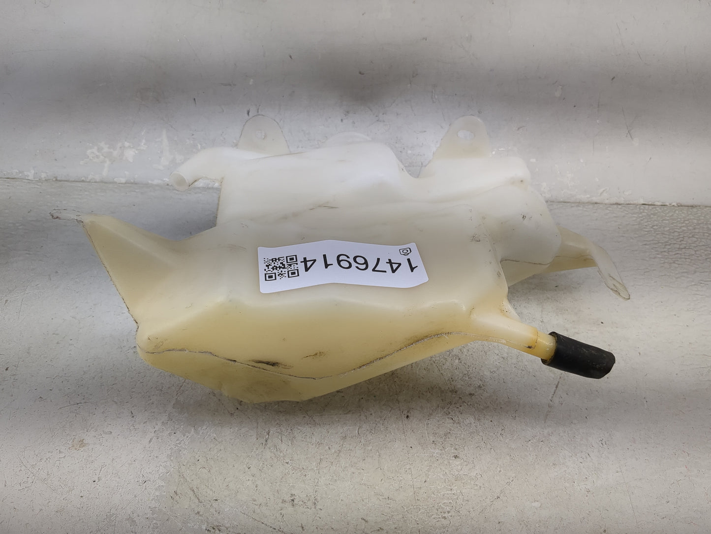 Chevrolet Traverse Radiator Coolant Overflow Expansion Tank Bottle 1476914 - Oemusedautoparts1.com