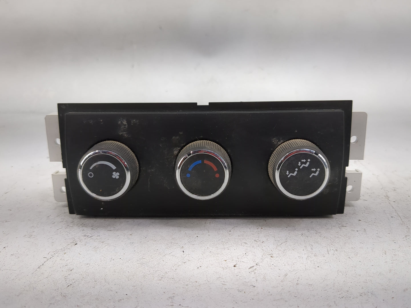 2014 Chevrolet Traverse Climate Control Module Temperature AC/Heater Replacement P/N:1565854 758-07 Fits OEM Used Auto Parts