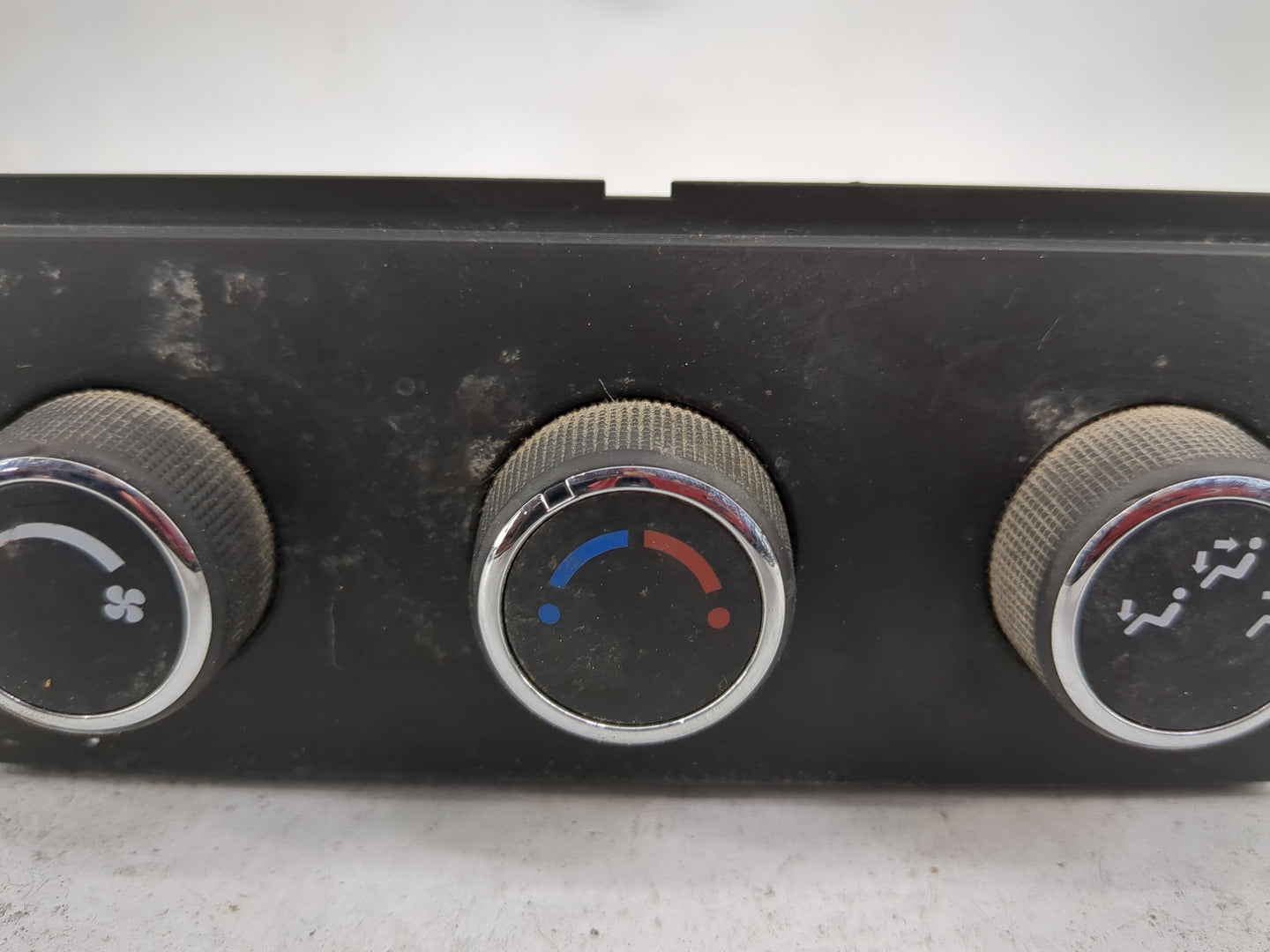 2014 Chevrolet Traverse Climate Control Module Temperature AC/Heater Replacement P/N:1565854 758-07 Fits OEM Used Auto Parts