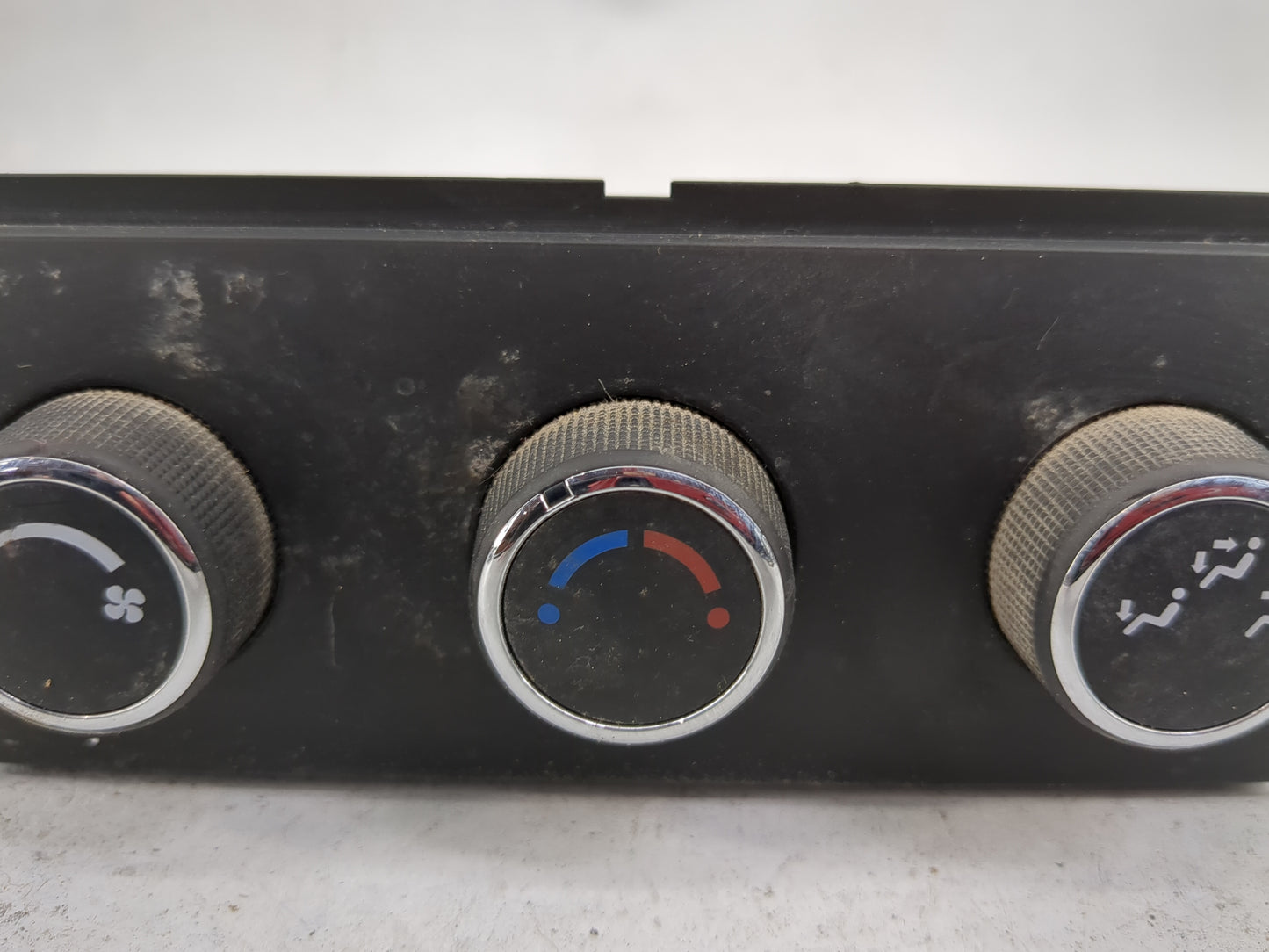 2014 Chevrolet Traverse Climate Control Module Temperature AC/Heater Replacement P/N:1565854 758-07 Fits OEM Used Auto Parts