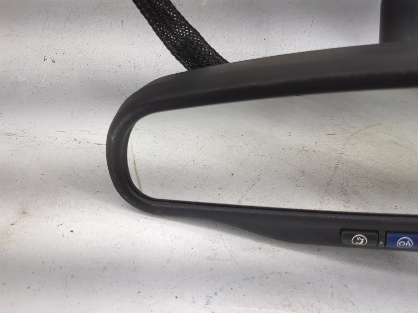 2014 Chevrolet Traverse Interior Rear View Mirror Replacement OEM P/N:E11 015885 88459596 Fits OEM Used Auto Parts - Oemused