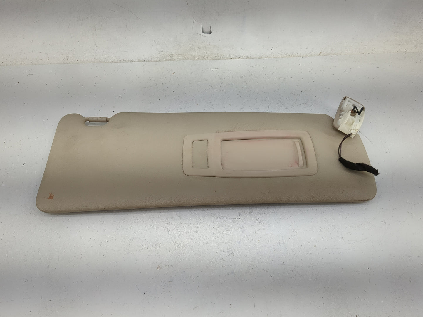 2014 Chevrolet Traverse Sun Visor Shade Replacement Passenger Right Mirror Fits OEM Used Auto Parts - Oemusedautoparts1.com